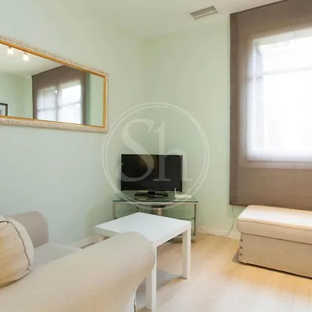 4 Apartment *