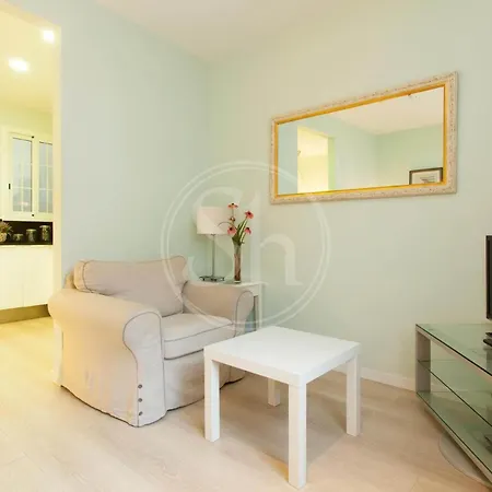 4 Apartment *